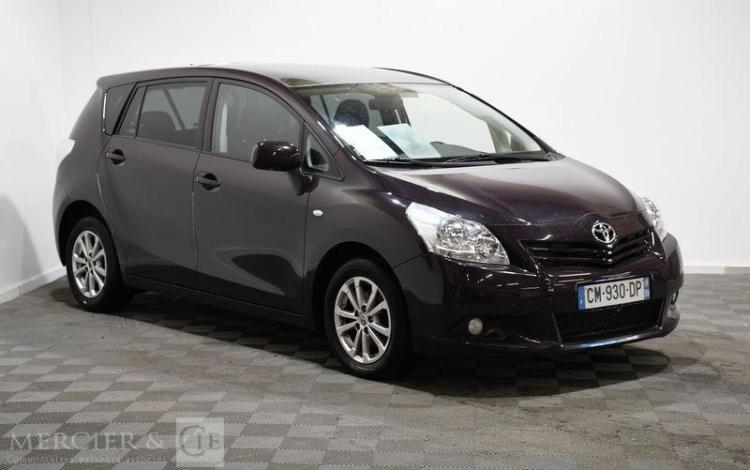 TOYOTA VERSO 2,0 D4D 125 SKYVIEW PRUNE CM-930-DP