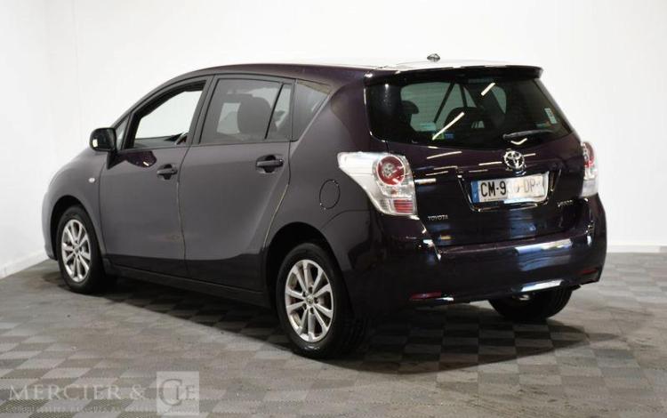 TOYOTA VERSO 2,0 D4D 125 SKYVIEW PRUNE CM-930-DP