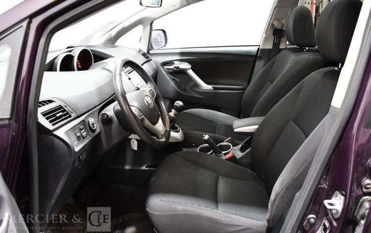 TOYOTA VERSO 2,0 D4D 125 SKYVIEW PRUNE CM-930-DP