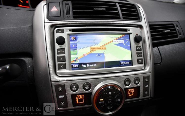 TOYOTA VERSO 2,0 D4D 125 SKYVIEW PRUNE CM-930-DP