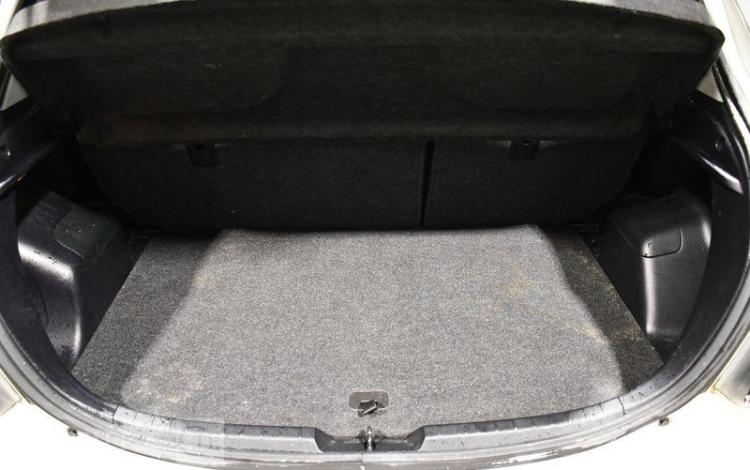 TOYOTA YARIS BLANC CT-690-YP