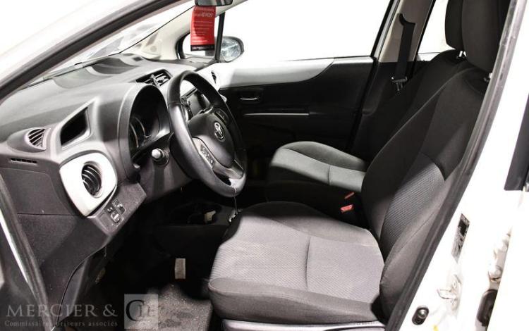 TOYOTA YARIS BLANC CT-690-YP