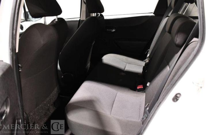 TOYOTA YARIS BLANC CT-690-YP