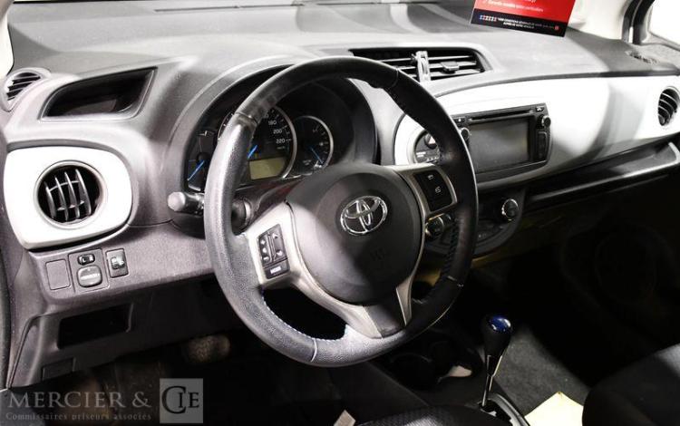 TOYOTA YARIS BLANC CT-690-YP