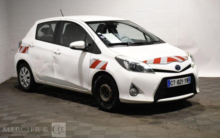 TOYOTA YARIS 1.5 VVTI 100H 75 HYBRID BUSINESS BVA BLANC CT-821-YW