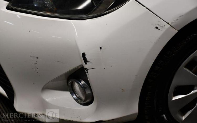 TOYOTA YARIS 1.5 VVTI 100H 75 HYBRID BUSINESS BVA BLANC CT-821-YW