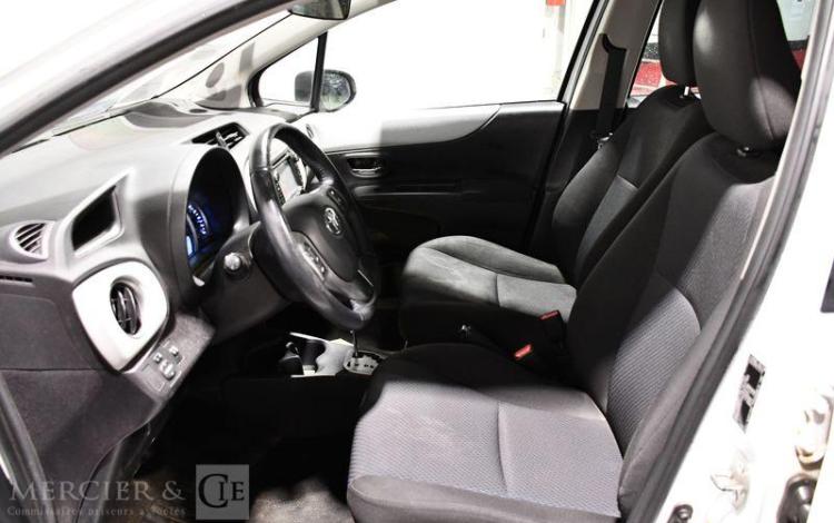 TOYOTA YARIS 1.5 VVTI 100H 75 HYBRID BUSINESS BVA BLANC CT-821-YW