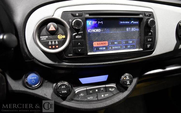 TOYOTA YARIS 1.5 VVTI 100H 75 HYBRID BUSINESS BVA BLANC CT-821-YW