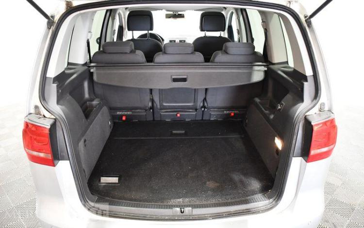 VOLKSWAGEN TOURAN 1,6 TDI 105 LIFE GRIS CW-303-XK