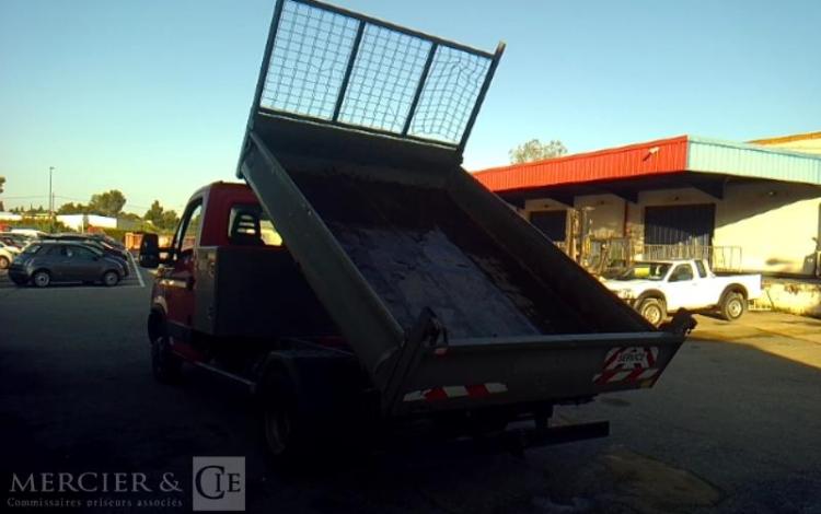 IVECO 35C13 2.3 D 125 BENNE SIMPLE CABINE COFFRE ROUGE CZ-373-FB