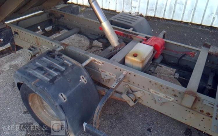 IVECO 35C13 2.3 D 125 BENNE SIMPLE CABINE COFFRE ROUGE CZ-373-FB