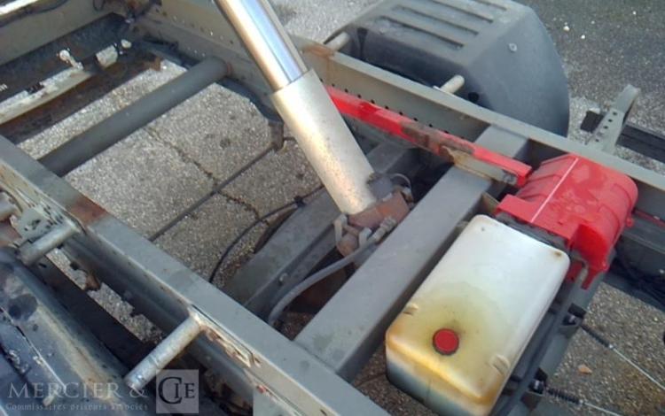 IVECO 35C13 2.3 D 125 BENNE SIMPLE CABINE COFFRE ROUGE CZ-373-FB