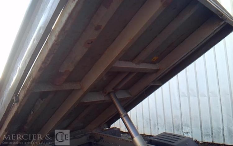 IVECO 35C13 2.3 D 125 BENNE SIMPLE CABINE COFFRE ROUGE CZ-373-FB