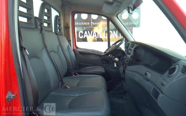 IVECO 35C13 2.3 D 125 BENNE SIMPLE CABINE COFFRE ROUGE CZ-373-FB