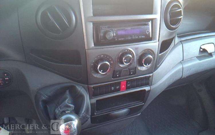 IVECO 35C13 2.3 D 125 BENNE SIMPLE CABINE COFFRE ROUGE CZ-373-FB