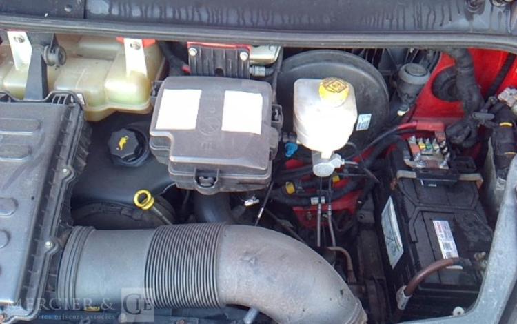 IVECO 35C13 2.3 D 125 BENNE SIMPLE CABINE COFFRE ROUGE CZ-373-FB