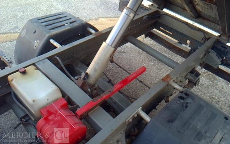 IVECO 35C13 2.3 D 125 BENNE SIMPLE CABINE COFFRE ROUGE CZ-373-FB