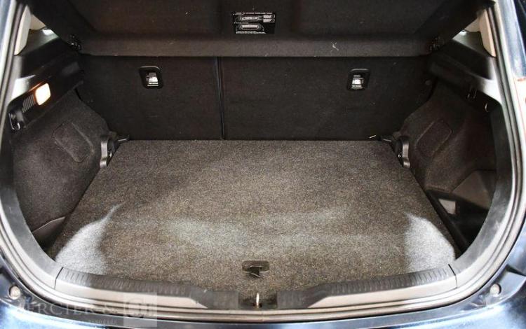 TOYOTA AURIS NOIR DF-049-FH