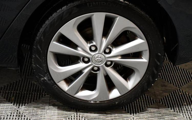 TOYOTA AURIS NOIR DF-049-FH