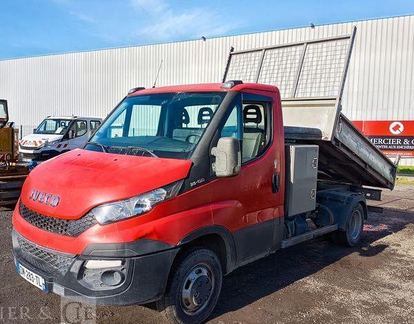 IVECO DAILY 35C13 BENNE AVEC COFFER ACIER DIESEL – 142771 KMS – ANNEE 2014
 ROUGE DM-283-TL