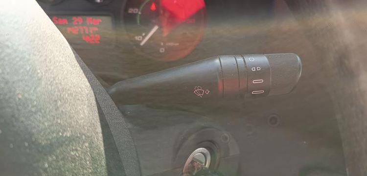 IVECO DAILY 35C13 BENNE AVEC COFFER ACIER DIESEL – 142771 KMS – ANNEE 2014
 ROUGE DM-283-TL