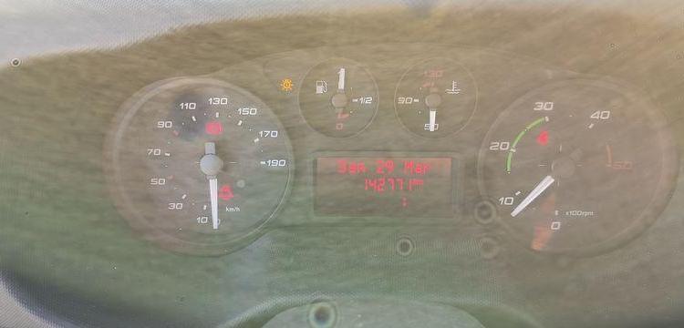 IVECO DAILY 35C13 BENNE AVEC COFFER ACIER DIESEL – 142771 KMS – ANNEE 2014
 ROUGE DM-283-TL