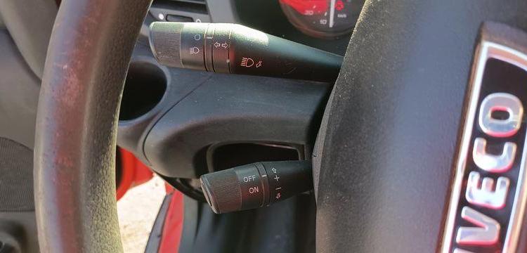 IVECO DAILY 35C13 BENNE AVEC COFFER ACIER DIESEL – 142771 KMS – ANNEE 2014
 ROUGE DM-283-TL