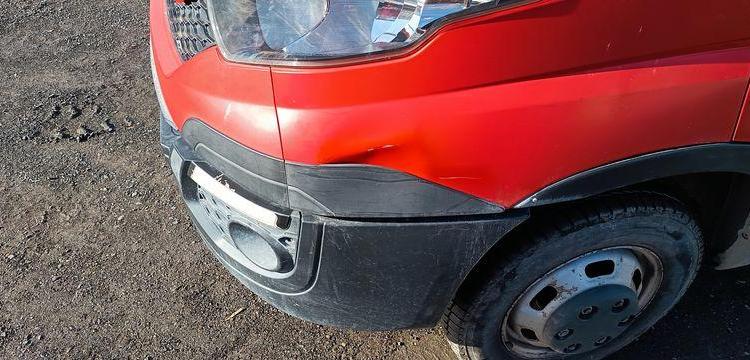 IVECO DAILY 35C13 BENNE AVEC COFFER ACIER DIESEL – 142771 KMS – ANNEE 2014
 ROUGE DM-283-TL