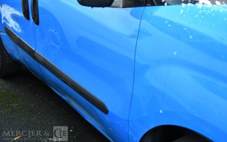 FIAT DOBLO BLEU DN-606-DL