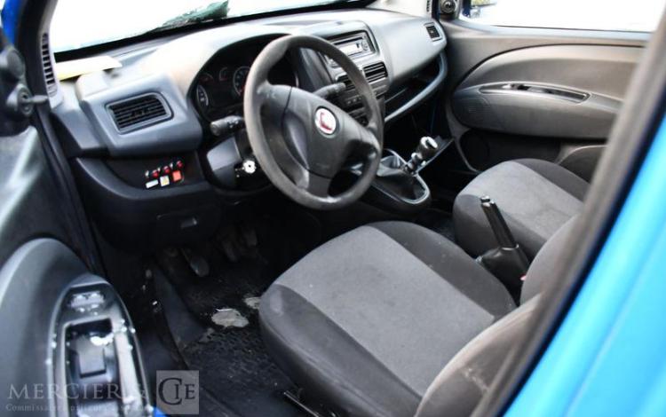 FIAT DOBLO BLEU DN-606-DL
