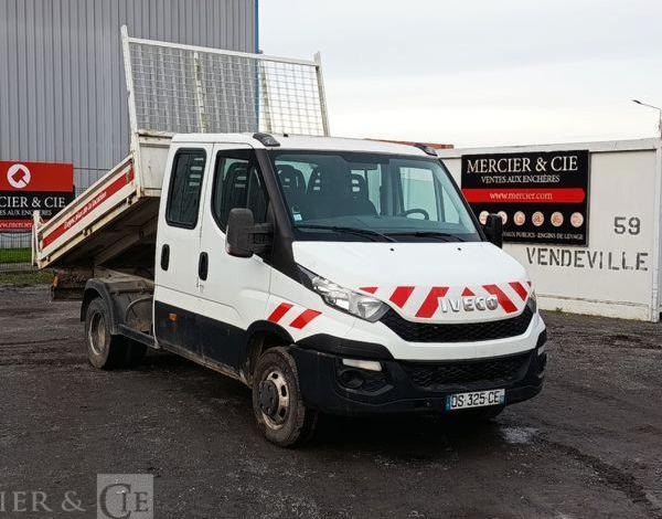 IVECO DAILY 35C13 DOUBLE CABINE AVEC BENNE – DIESEL – 127330 KMS – ANNEE 2015 BLANC DS-325-CE