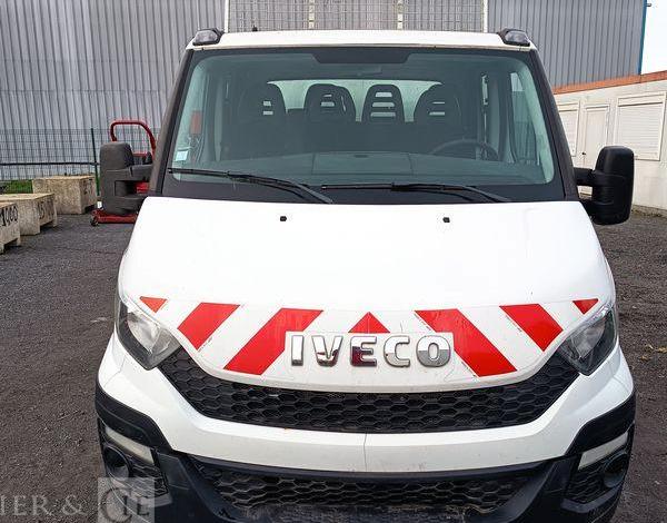 IVECO DAILY 35C13 DOUBLE CABINE AVEC BENNE – DIESEL – 127330 KMS – ANNEE 2015 BLANC DS-325-CE