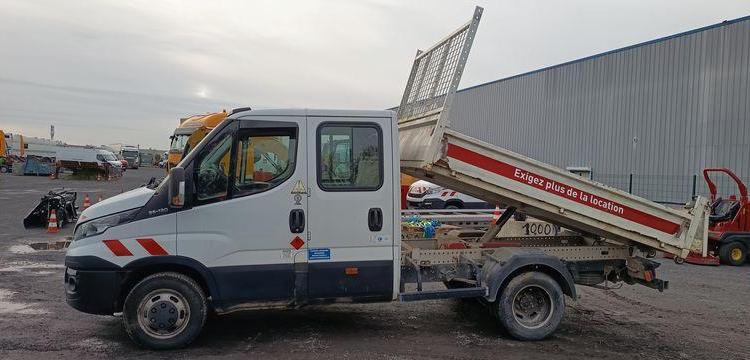 IVECO DAILY 35C13 DOUBLE CABINE AVEC BENNE – DIESEL – 127330 KMS – ANNEE 2015 BLANC DS-325-CE