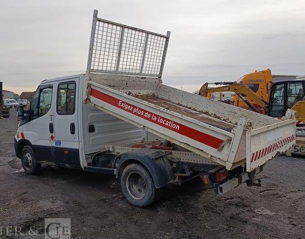 IVECO DAILY 35C13 DOUBLE CABINE AVEC BENNE – DIESEL – 127330 KMS – ANNEE 2015 BLANC DS-325-CE