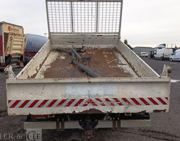 IVECO DAILY 35C13 DOUBLE CABINE AVEC BENNE – DIESEL – 127330 KMS – ANNEE 2015 BLANC DS-325-CE