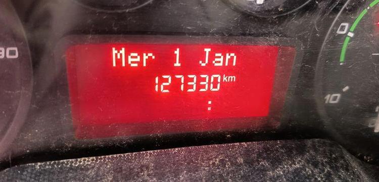 IVECO DAILY 35C13 DOUBLE CABINE AVEC BENNE – DIESEL – 127330 KMS – ANNEE 2015 BLANC DS-325-CE