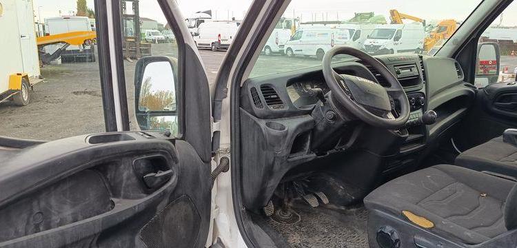 IVECO DAILY 35C13 DOUBLE CABINE AVEC BENNE – DIESEL – 127330 KMS – ANNEE 2015 BLANC DS-325-CE