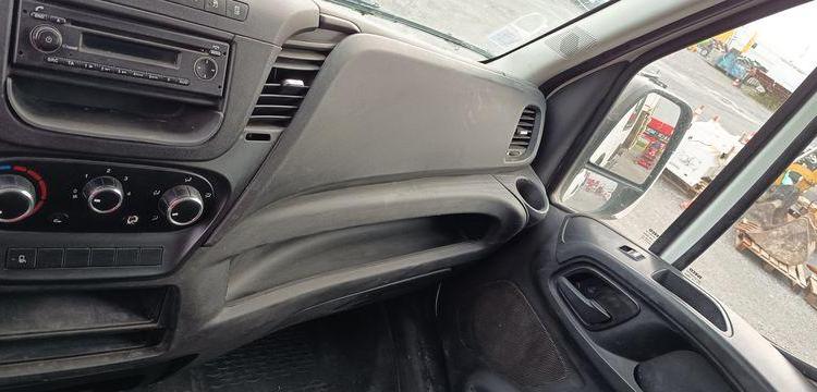 IVECO DAILY 35C13 DOUBLE CABINE AVEC BENNE – DIESEL – 127330 KMS – ANNEE 2015 BLANC DS-325-CE