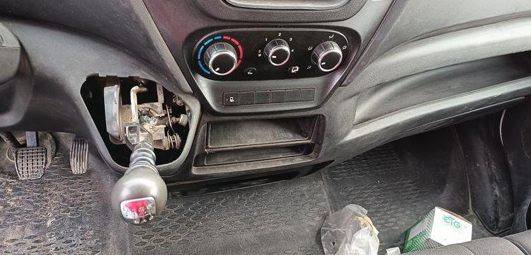 IVECO DAILY 35C13 DOUBLE CABINE AVEC BENNE – DIESEL – 127330 KMS – ANNEE 2015 BLANC DS-325-CE