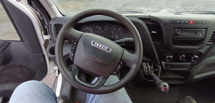 IVECO DAILY 35C13 DOUBLE CABINE AVEC BENNE – DIESEL – 127330 KMS – ANNEE 2015 BLANC DS-325-CE