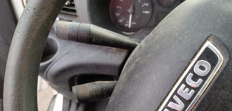 IVECO DAILY 35C13 DOUBLE CABINE AVEC BENNE – DIESEL – 127330 KMS – ANNEE 2015 BLANC DS-325-CE