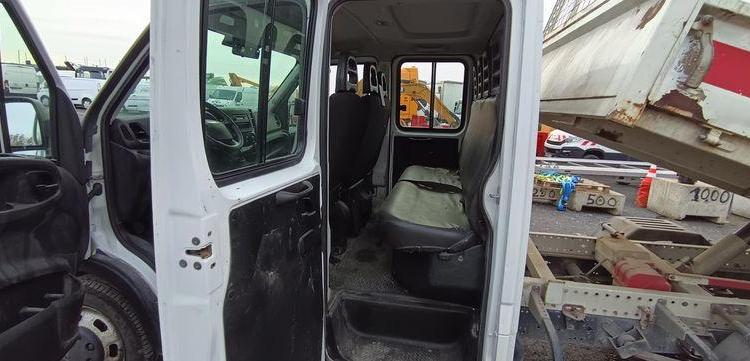 IVECO DAILY 35C13 DOUBLE CABINE AVEC BENNE – DIESEL – 127330 KMS – ANNEE 2015 BLANC DS-325-CE