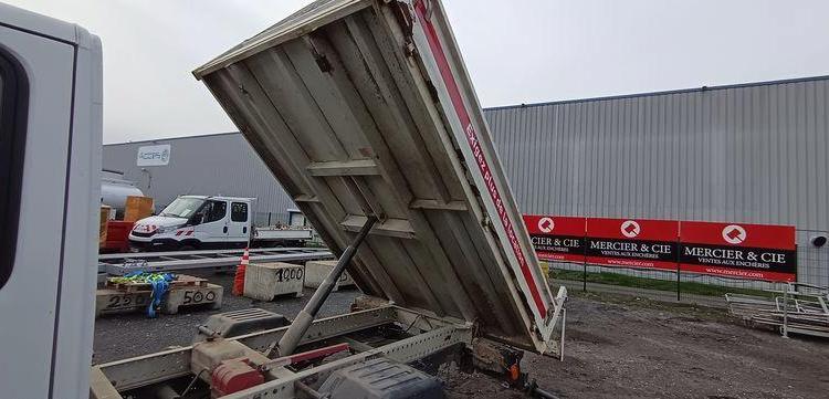 IVECO DAILY 35C13 DOUBLE CABINE AVEC BENNE – DIESEL – 127330 KMS – ANNEE 2015 BLANC DS-325-CE