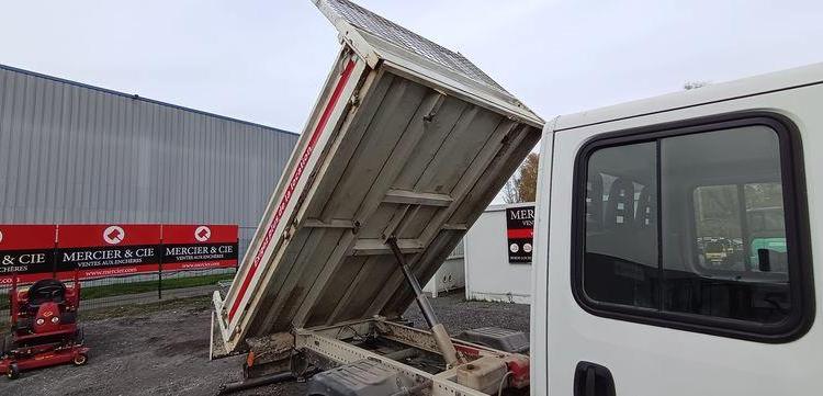 IVECO DAILY 35C13 DOUBLE CABINE AVEC BENNE – DIESEL – 127330 KMS – ANNEE 2015 BLANC DS-325-CE