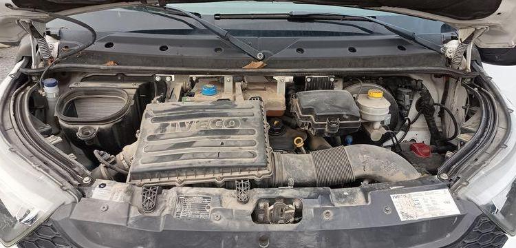 IVECO DAILY 35C13 DOUBLE CABINE AVEC BENNE – DIESEL – 127330 KMS – ANNEE 2015 BLANC DS-325-CE