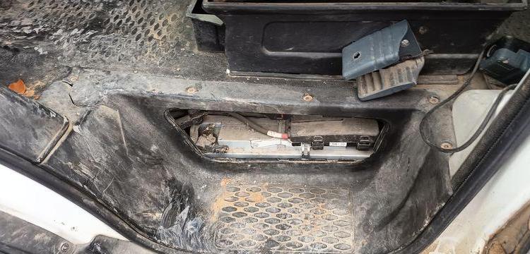 IVECO DAILY 35C13 DOUBLE CABINE AVEC BENNE – DIESEL – 127330 KMS – ANNEE 2015 BLANC DS-325-CE