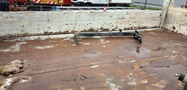 IVECO DAILY 35C13 DOUBLE CABINE AVEC BENNE – DIESEL – 127330 KMS – ANNEE 2015 BLANC DS-325-CE