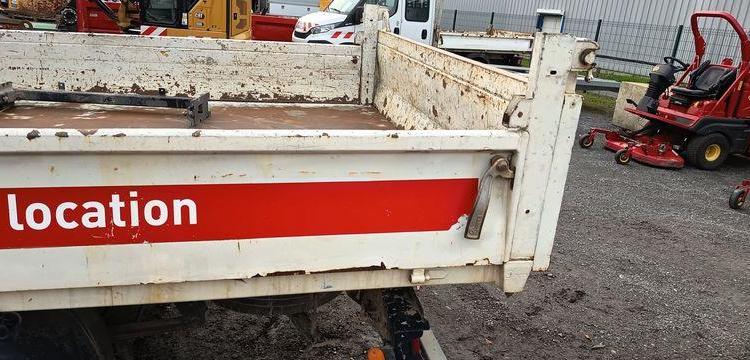 IVECO DAILY 35C13 DOUBLE CABINE AVEC BENNE – DIESEL – 127330 KMS – ANNEE 2015 BLANC DS-325-CE