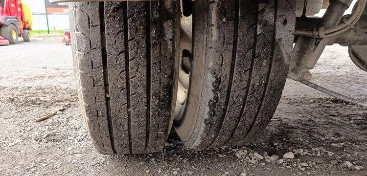 IVECO DAILY 35C13 DOUBLE CABINE AVEC BENNE – DIESEL – 127330 KMS – ANNEE 2015 BLANC DS-325-CE