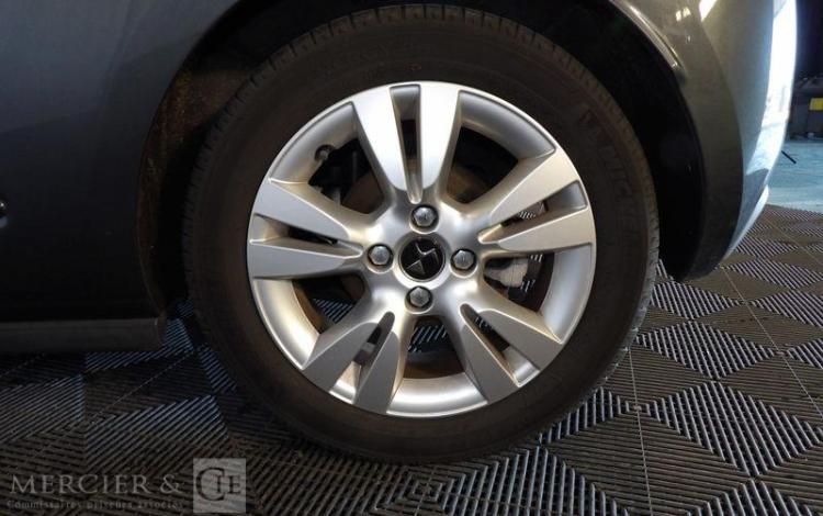 DS DS3 2 1.2 THP PureTech 12V S&S 110CV GRIS DW-069-JK